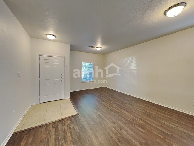 Building Photo - 318 Roswell Cyn