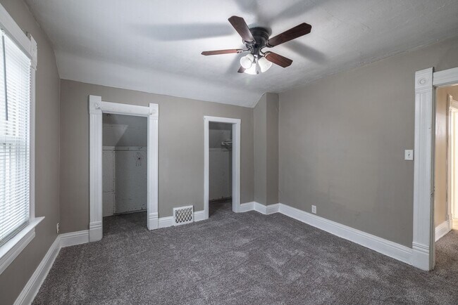 Building Photo - 3 Bedroom Midtown Home!