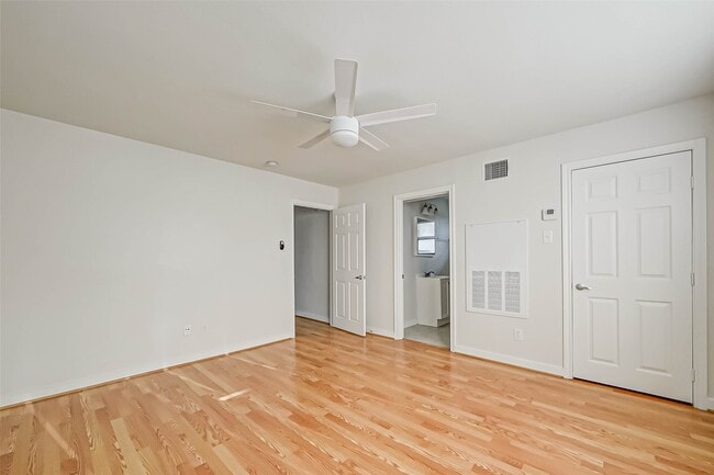 Building Photo - 218 E 14th St