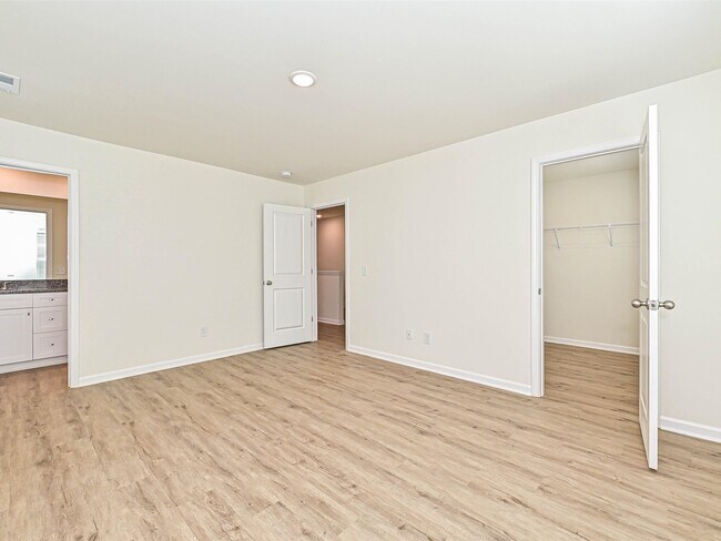 Building Photo - 1725 E Cloaninger Ave