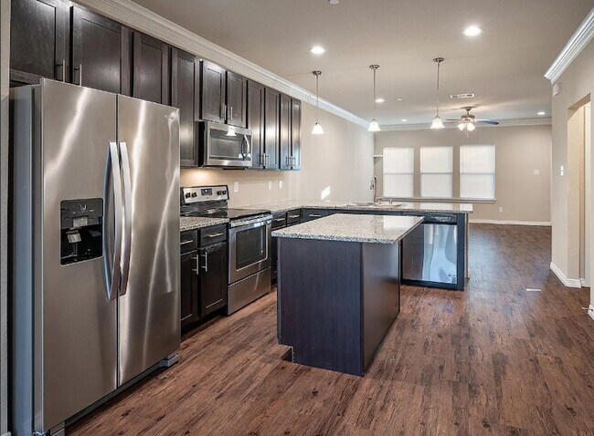 Building Photo - 2708 Vine Ct