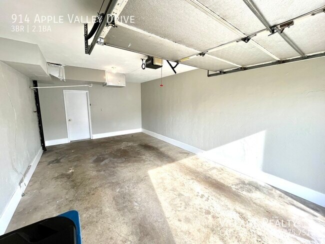 Building Photo - 914 Apple Valley Dr