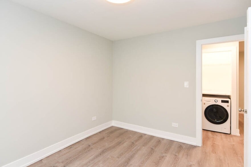 Building Photo - 503 W Barry Ave