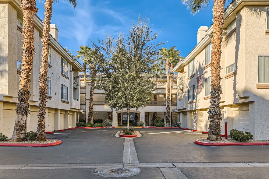 Building Photo - 7127 S Durango Dr