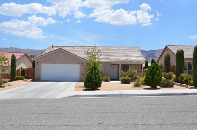 Primary Photo - Don't Miss This Beautiful Desert Vista Home!