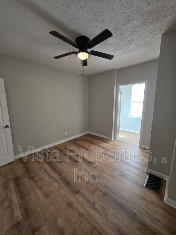 Building Photo - 313 Thomas St