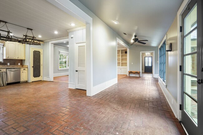 Building Photo - 251 Cheatham Springs Rd