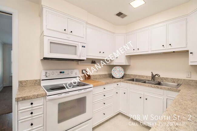 Building Photo - 708 W South St