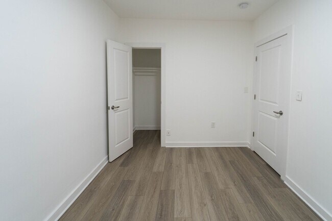 Building Photo - Move In Ready 2 BD 1 BA close to Metro, Sh...