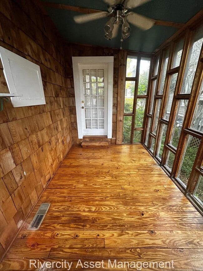 Building Photo - Located In Our Historical District!! A Must See!!!