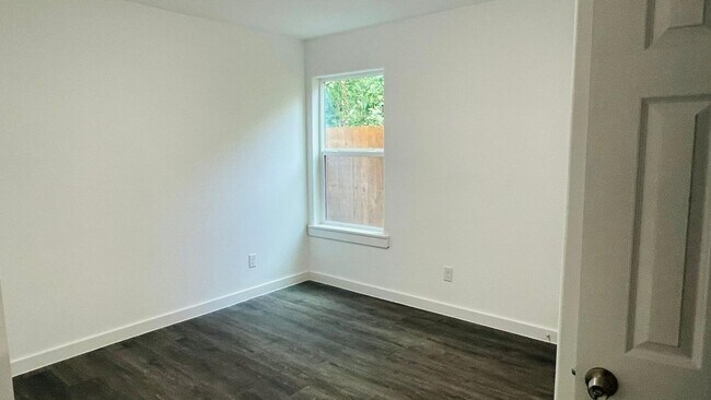 Building Photo - ? Stunning 3-Bed Luxury Home with Garage & Designer Touches ?