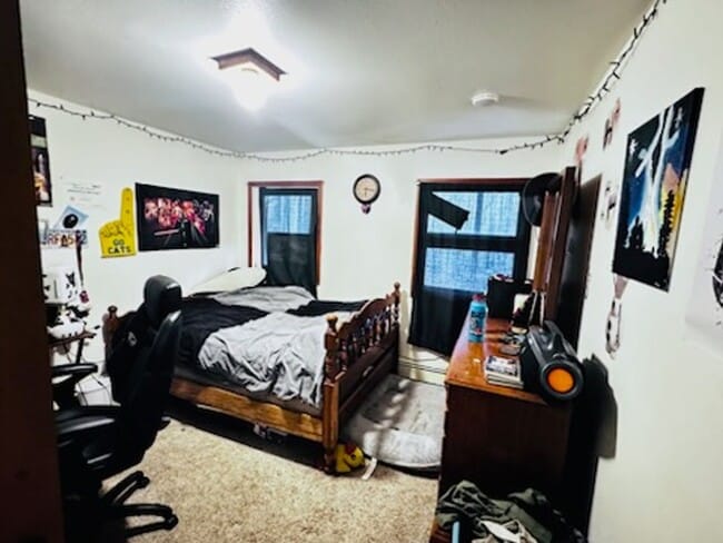 Building Photo - Huge fenced in yard / 2 car garage