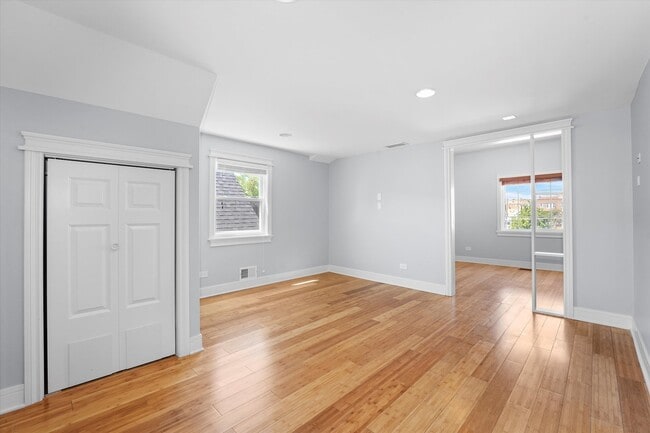 Building Photo - 2118 N Kilpatrick Ave