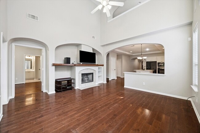 Building Photo - 6 Douvaine Ct