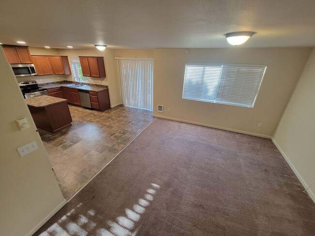 Building Photo - Spacious 3 Bedroom Home in Silverdale!