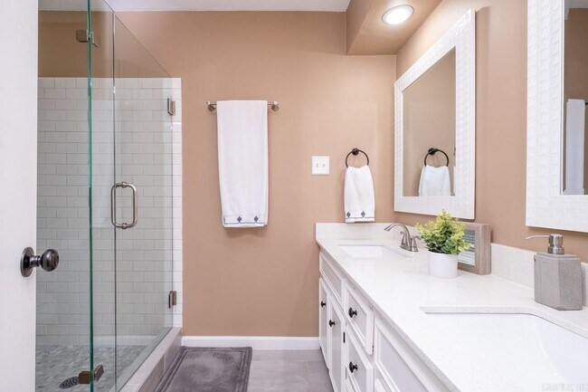 Building Photo - 1720 Jennifer Dr