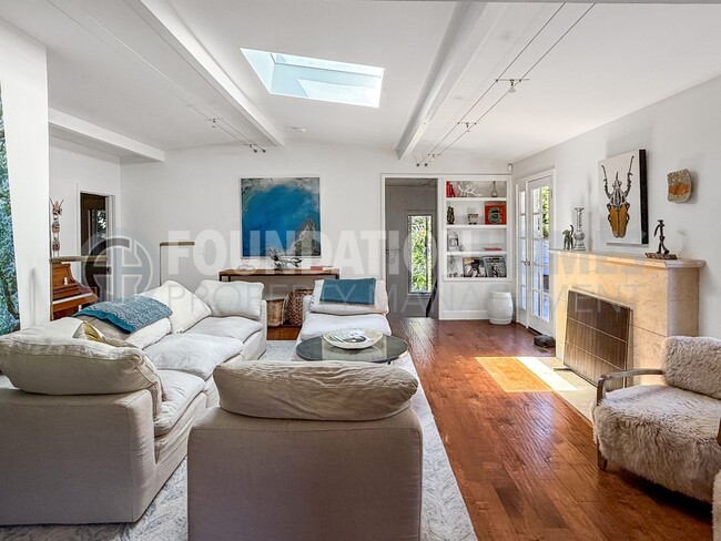 Building Photo - Modern Mill Valley Retreat - A/C - EV - FO...