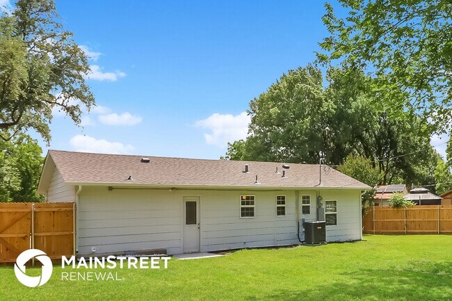 Building Photo - 408 E Inwood Dr