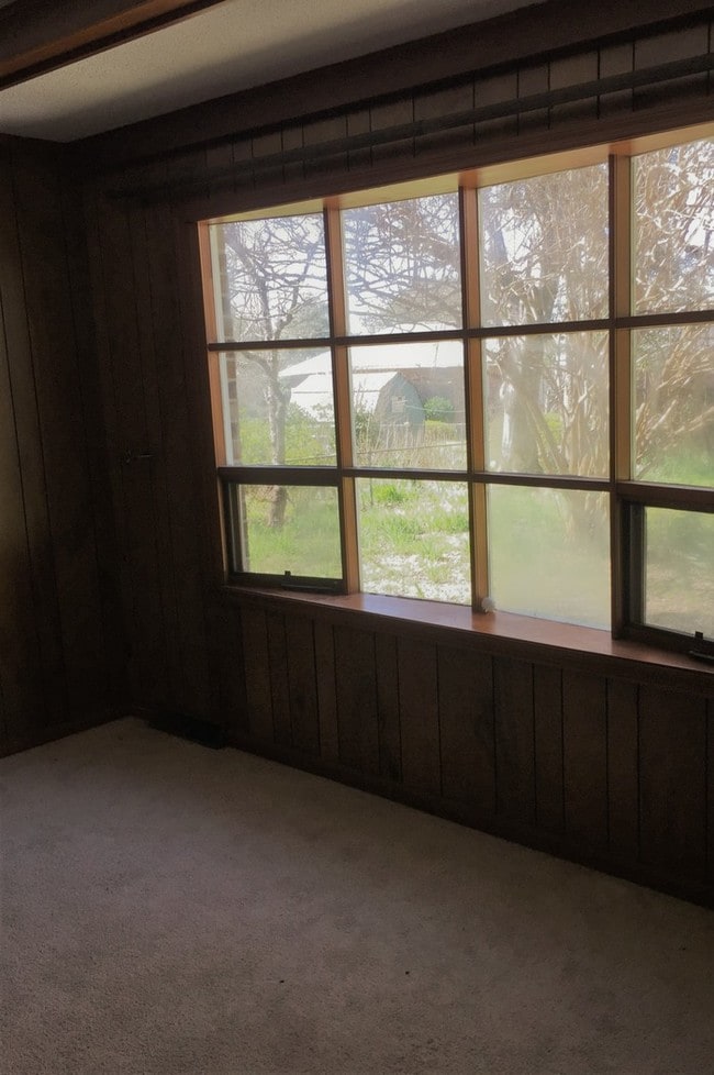 Building Photo - Evanston Estates Brick Home w/ Fenced Yard