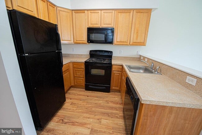 Building Photo - 438 Parkview Ct
