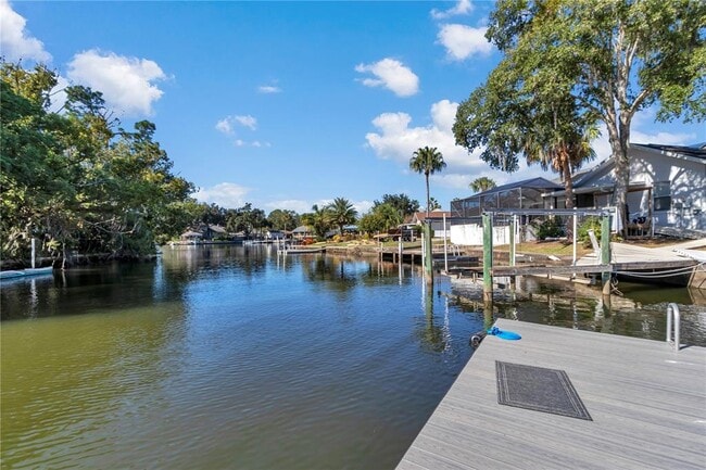 Building Photo - 1542 SE Pinwheel Dr