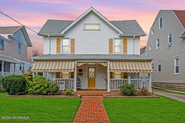 Building Photo - 202 9th Ave