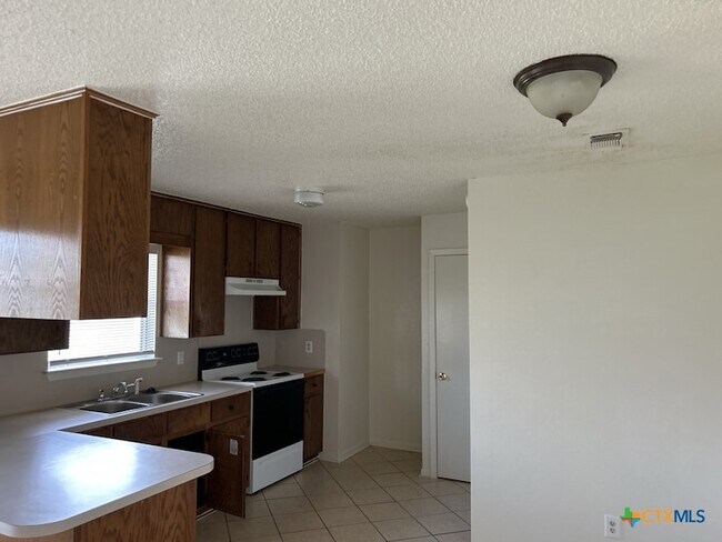 Building Photo - 1811 Janis Dr