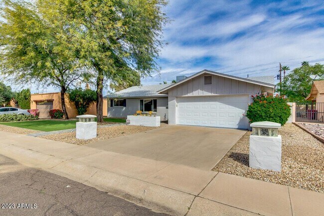 Building Photo - 8420 E Citrus Way