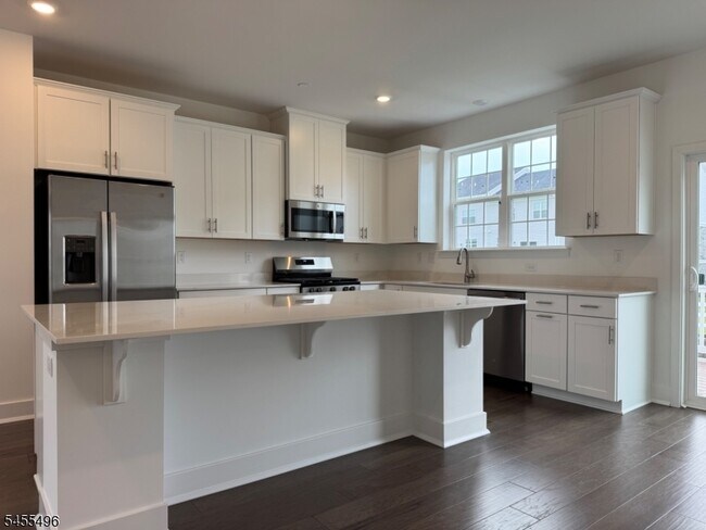 Building Photo - 71 Eastwood Ter