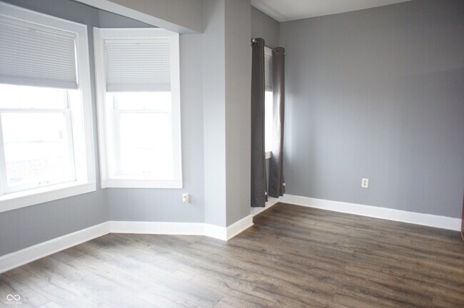 Building Photo - 230 E 9th St