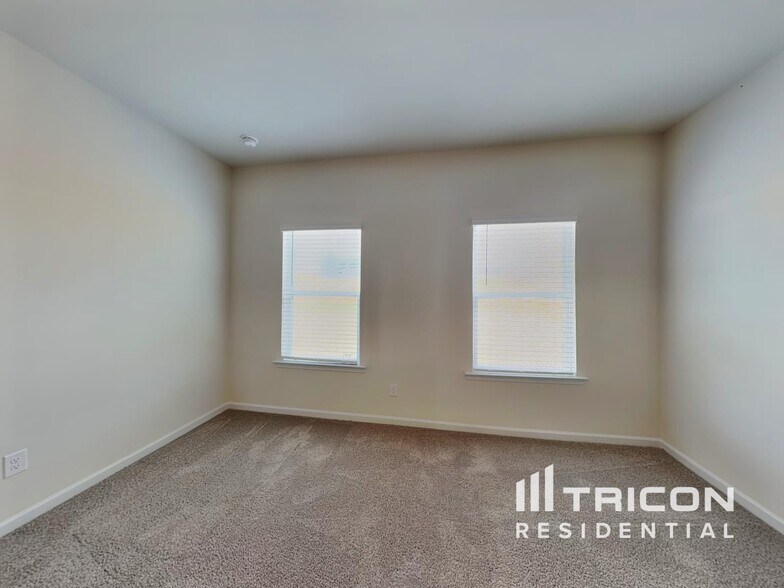 Building Photo - 1040 Claas Wy