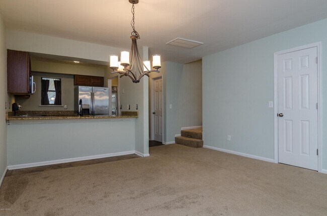 Building Photo - 10167 Creekside Dr SE