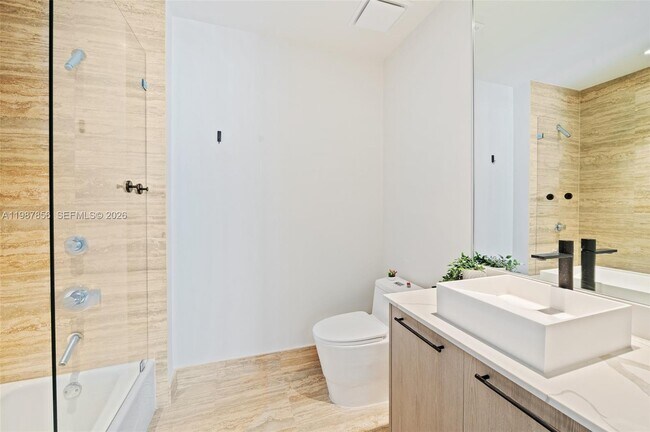 Building Photo - 15901 Collins Ave