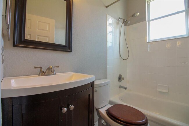 Building Photo - 5491 Moon Valley Dr