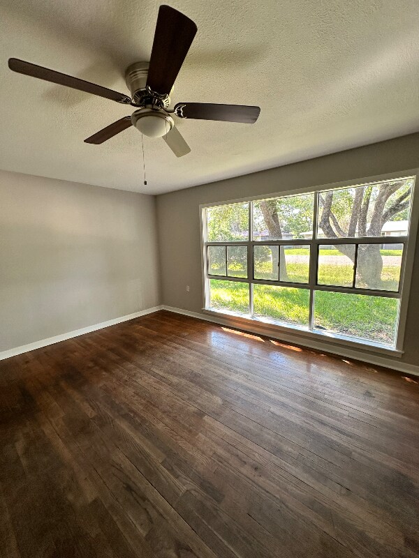 Building Photo - 703 Lilac