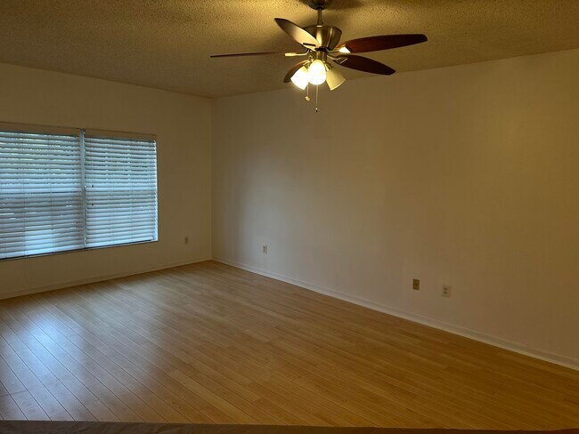Building Photo - 5032 Lantana Rd