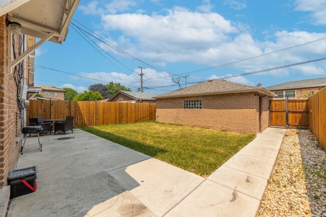 Building Photo - 4634 W 47th St