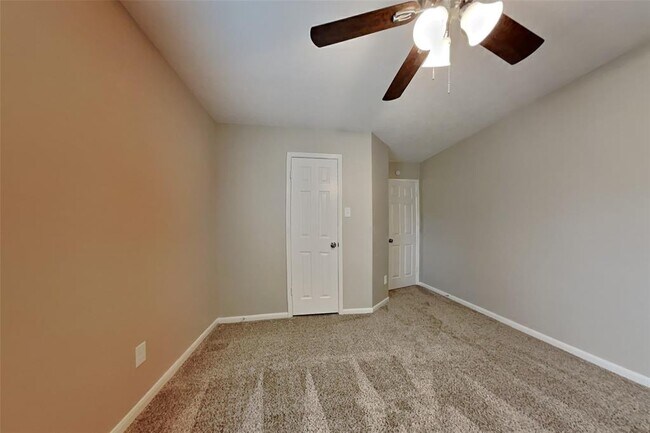 Building Photo - 8815 Lawncliff Ln