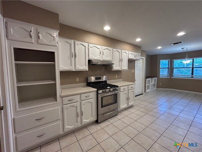 Building Photo - 826 Timber Dr