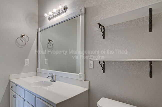 Building Photo - 5972 Hollow Wood Ct