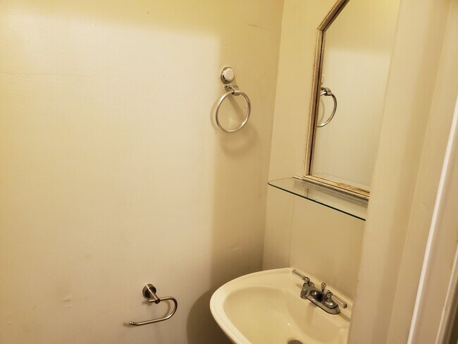 Building Photo - 705 N Boulevard