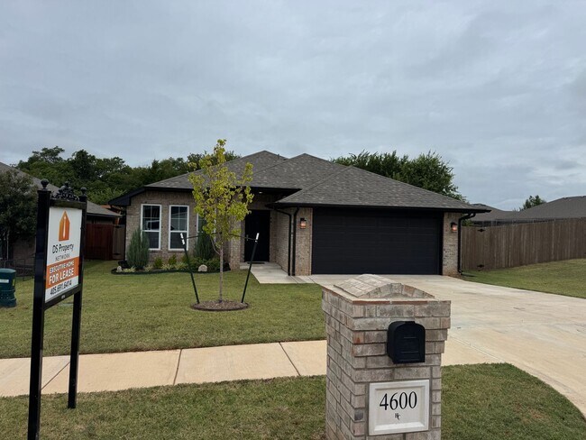 Primary Photo - Don't Miss this STUNNING, true 4 bed, 2 ba...