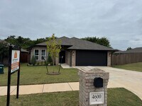 Building Photo - Don't Miss this STUNNING, true 4 bed, 2 ba...