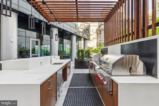 Building Photo - 1414 S Penn Square