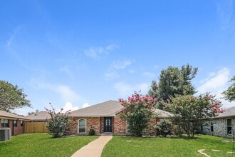 Building Photo - 4 BR/3BA | Newly Renovated Single Family Home | Fenced Patio | Private Pool!