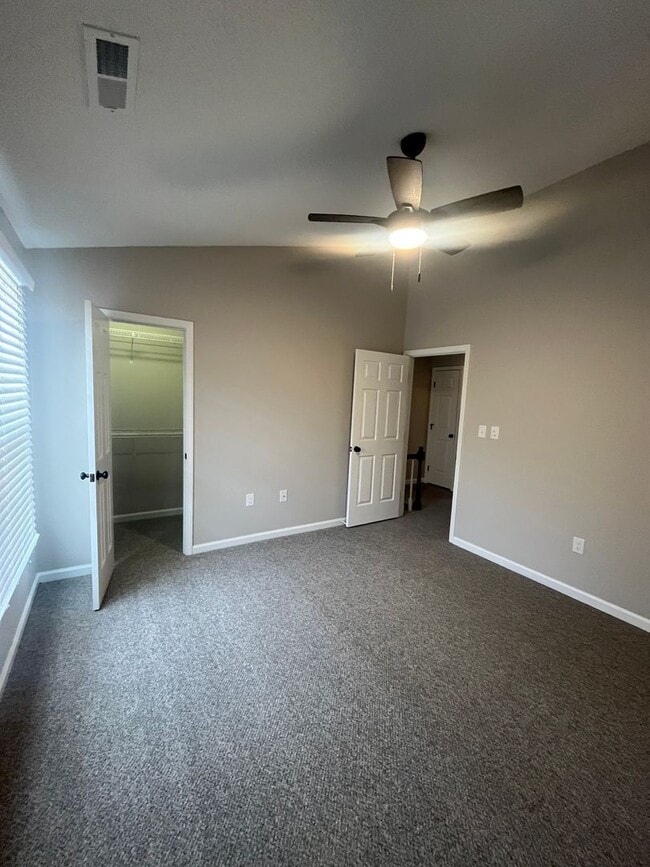 Building Photo - 19 Somersett Dr