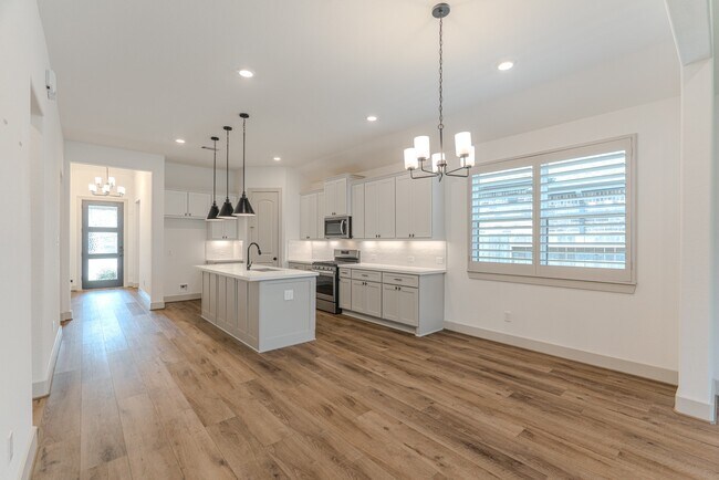 Building Photo - 9322 Galloway Wds Trl