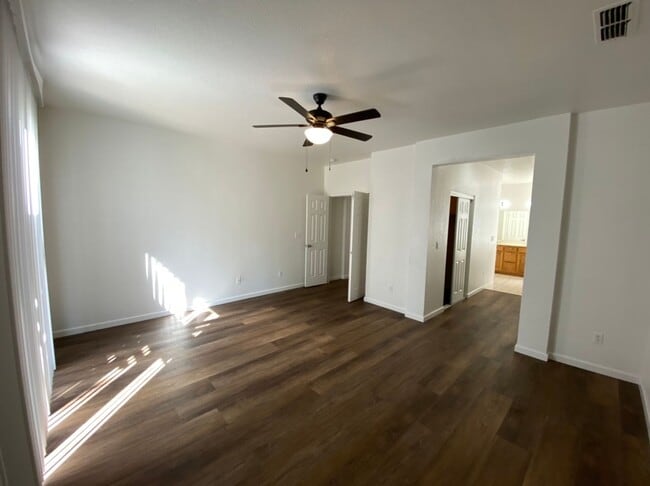 Building Photo - 6 bedroom in Manteca!