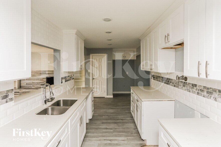 Building Photo - 3208 Kiest Hill Dr