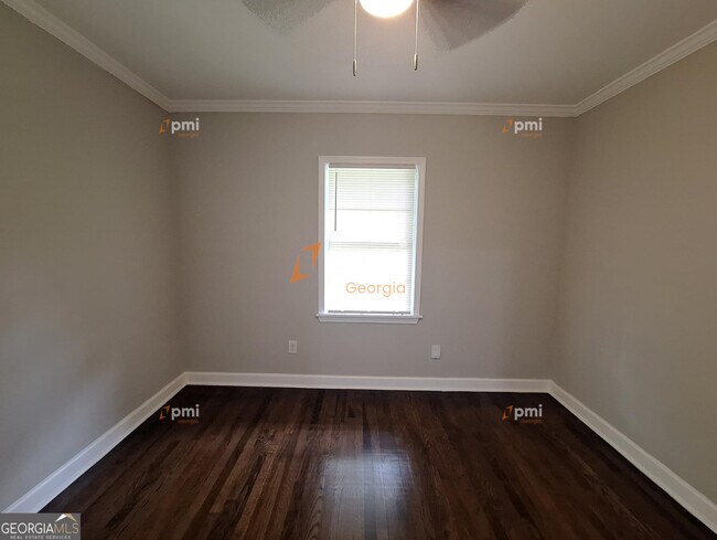 Building Photo - 2219 Rosewood Rd